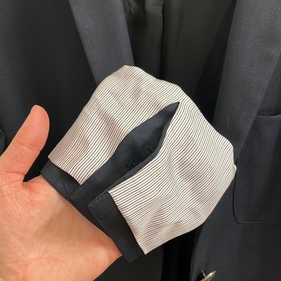 Aritzia Talula fitted blazer. Black, Size 2 - Picture 6 of 7